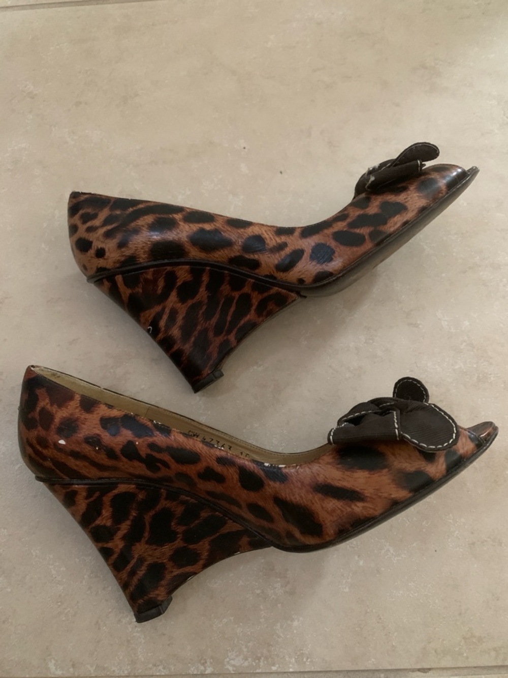 Stuart Weitzman Leopard Peep-Toe Bow Pumps | Size 10M - Picture 7 of 16